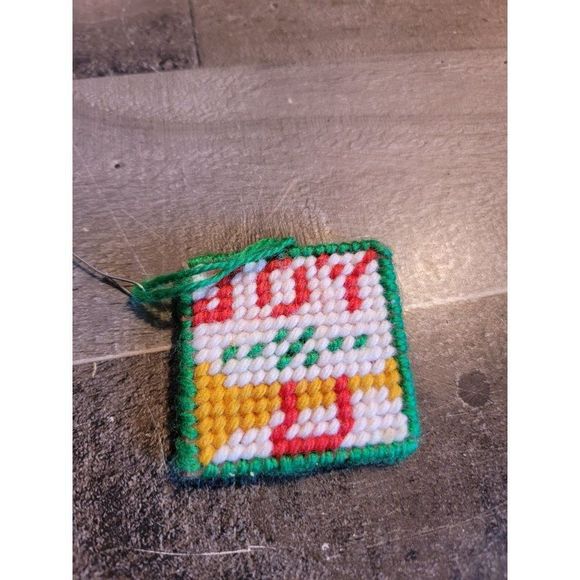 Knitted felt Joy Trumpet Green white ornament xmas - Picture 1 of 3